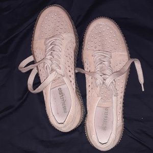 Musse and cloud tennis shoes